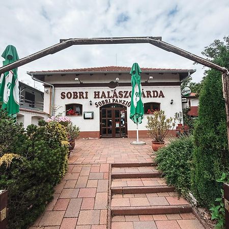 Sobri Halászcsárda és Panzió Baja Exterior foto
