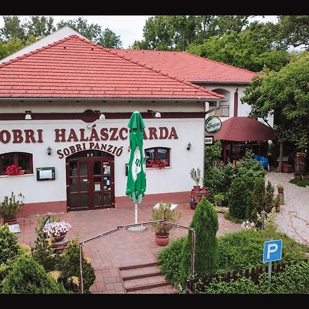 Sobri Halászcsárda és Panzió Baja Exterior foto