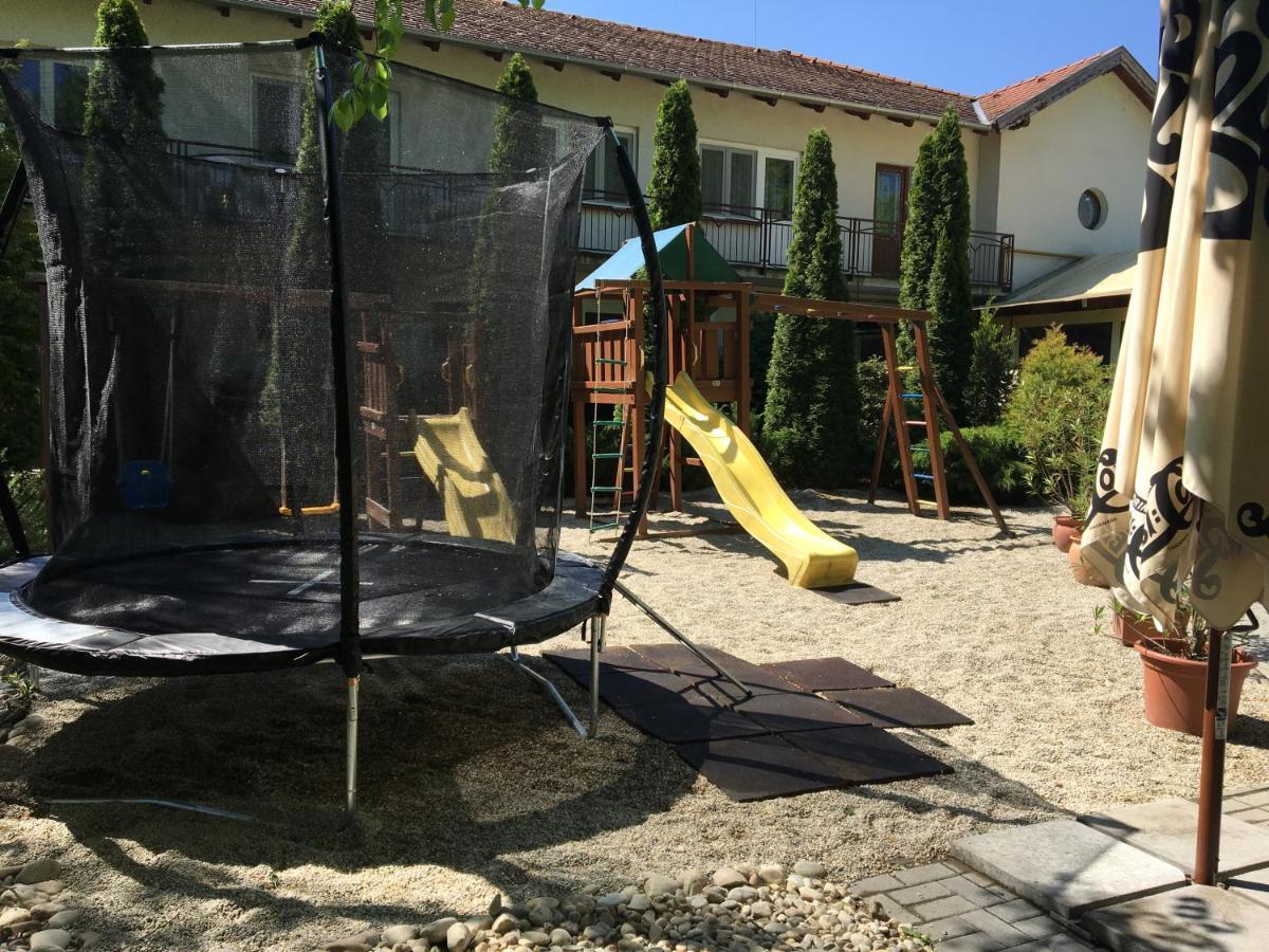 Sobri Halászcsárda és Panzió Baja Exterior foto