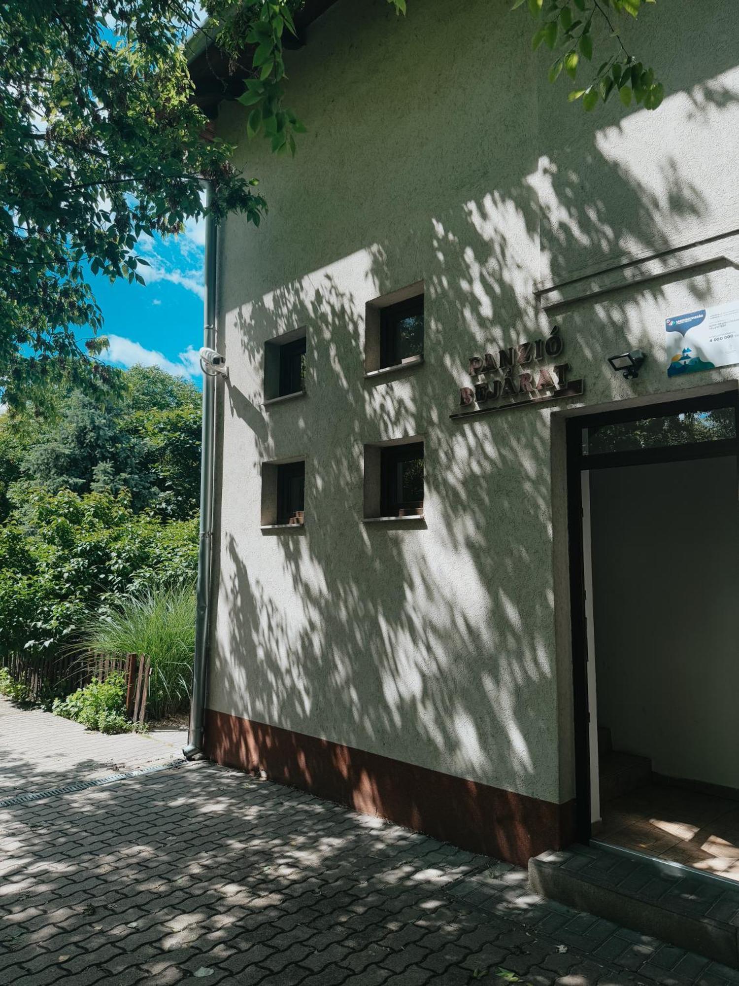 Sobri Halászcsárda és Panzió Baja Exterior foto