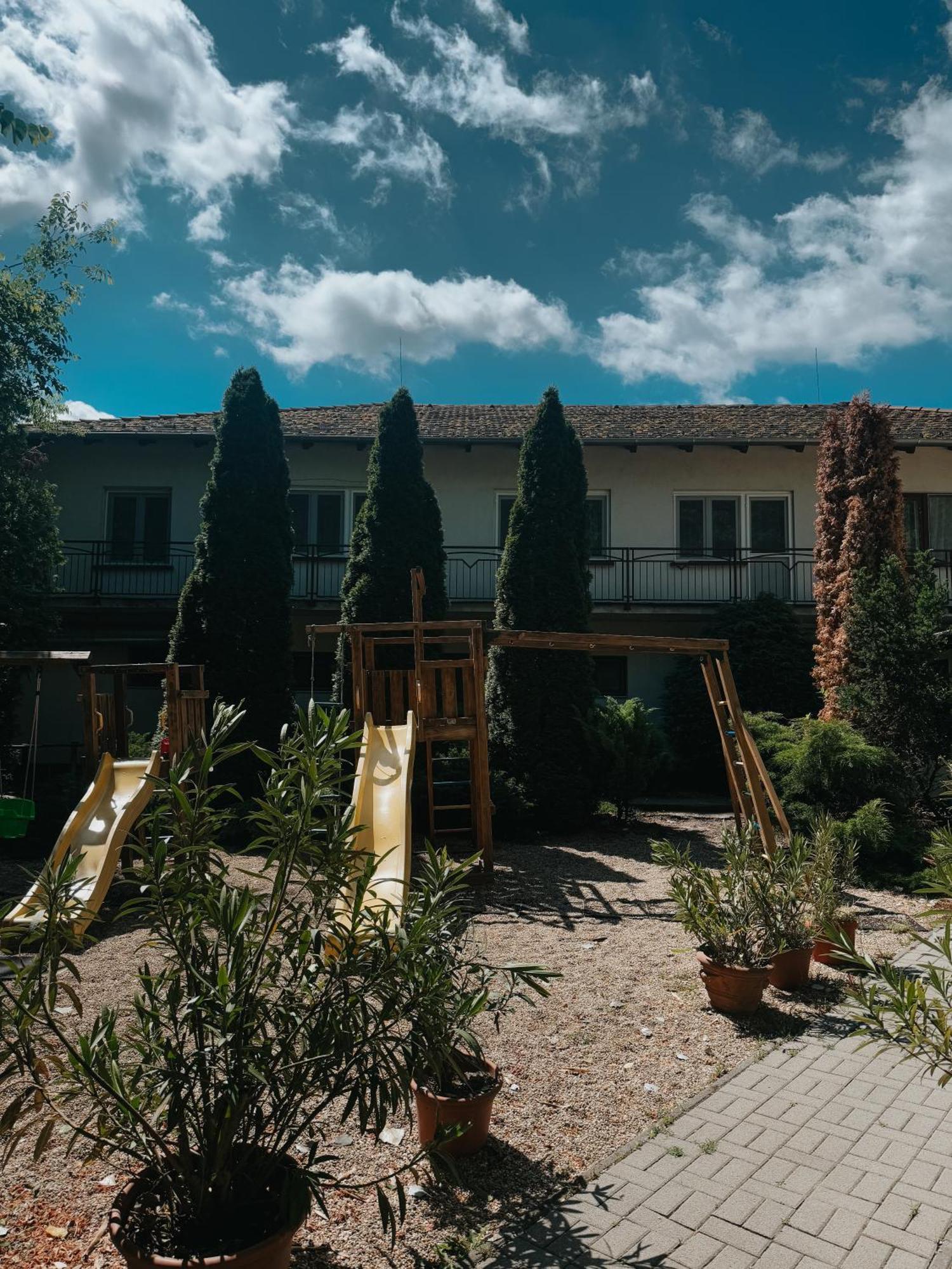 Sobri Halászcsárda és Panzió Baja Exterior foto